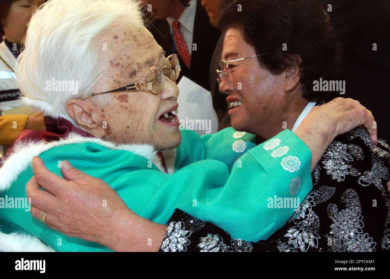 South Korean mother Kim Rye-jung, 96, left, and her North Korean ...