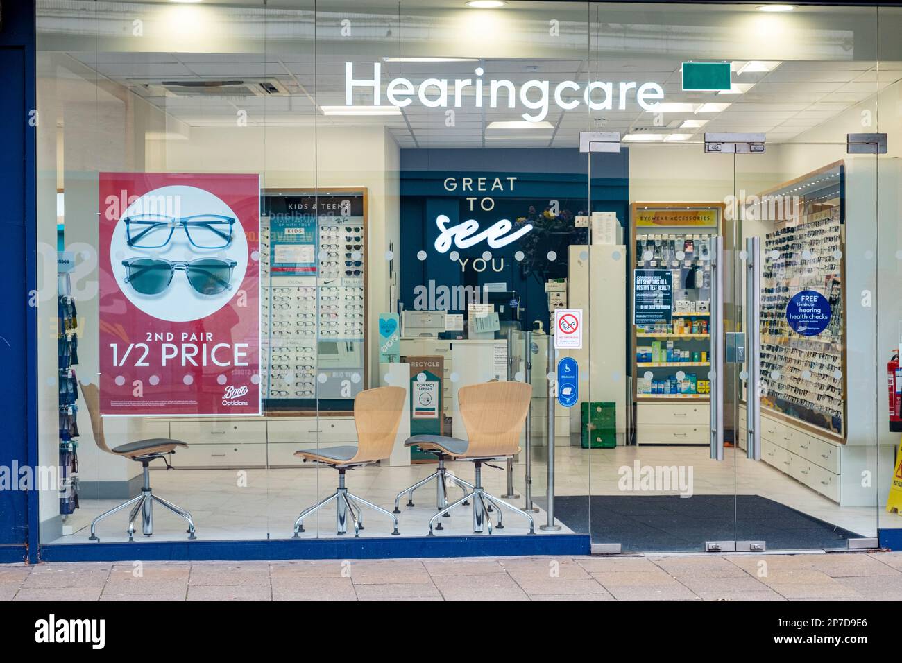 In store opticians hi-res stock photography and images - Alamy