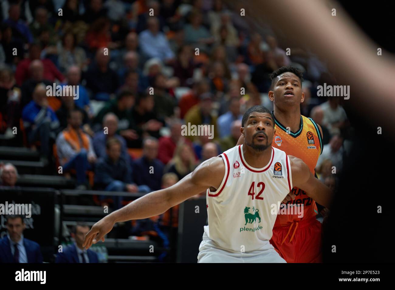 Kyle Hines of EA7 Emporio Armani Milan (L) and Jasiel Rivero of Valencia basket (R) in action during the Turkish Airlines EuroLeague Regular Season Round 27 on march 7, 2023 at Fuente de San Luis Sport Hall (Valencia, Turkish Airlines EuroLeague Regular Season Round 27 on march 7, 2023). Valencia Basket 84:88 EA7 Emporio Armani Milan (Photo by Vicente Vidal Fernandez/Sipa USA) Credit: Sipa USA/Alamy Live News Stock Photo