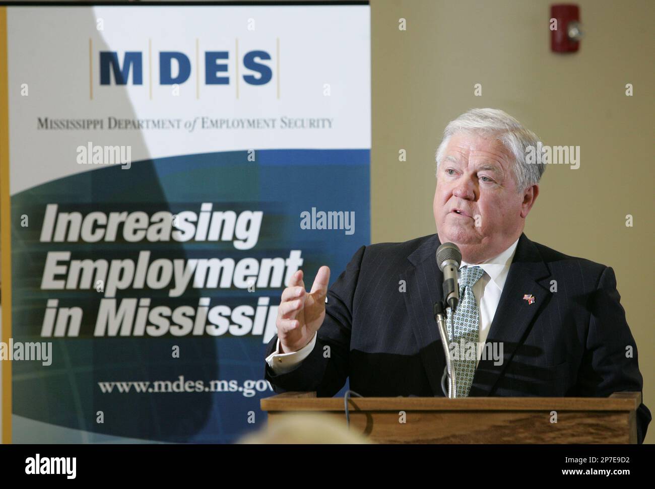 Mississippi Gov. Haley Barbour announces Monday, Aug. 23, 2010, that Toyota  is now taking applications to fill the nearly 2,000 jobs at its' production  facility in Blue Springs. (AP Photo/Northeast Mississippi Daily