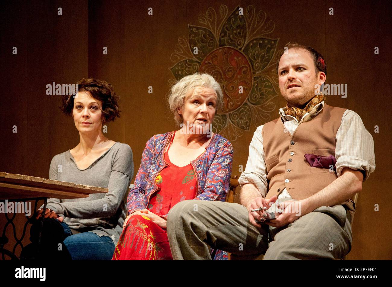 l-r: Helen McCrory (Libby), Julie Walters (Judy), Rory Kinnear (Nick) in THE LAST OF THE HAUSSMANS by Stephen Beresford at the Lyttelton Theatre, National Theatre (NT), London SE1  19/06/2012  design: Vicki Mortimer  lighting: Mark Henderson  director: Howard Davies Stock Photo