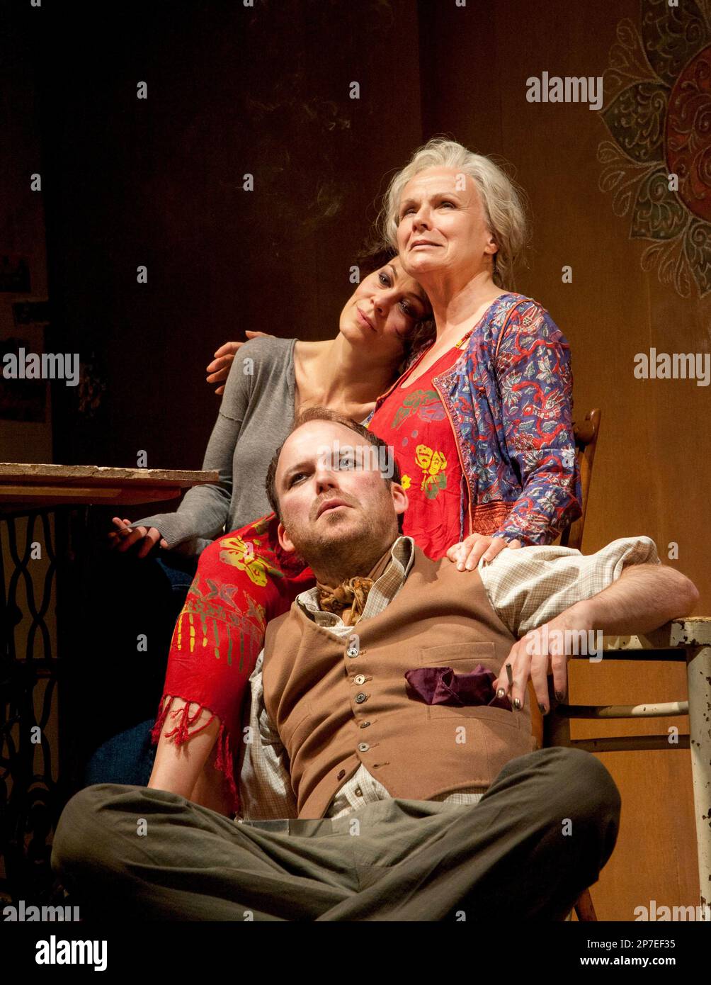 rear: Helen McCrory (Libby), Julie Walters (Judy)  front: Rory Kinnear (Nick) in THE LAST OF THE HAUSSMANS by Stephen Beresford at the Lyttelton Theatre, National Theatre (NT), London SE1  19/06/2012  design: Vicki Mortimer  lighting: Mark Henderson  director: Howard Davies Stock Photo
