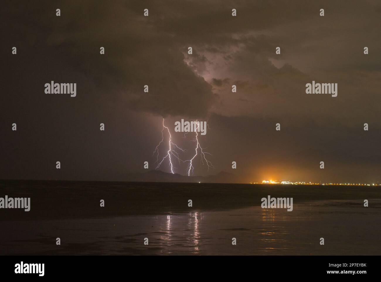 Descarga elétrica durante tempestade. Stock Photo