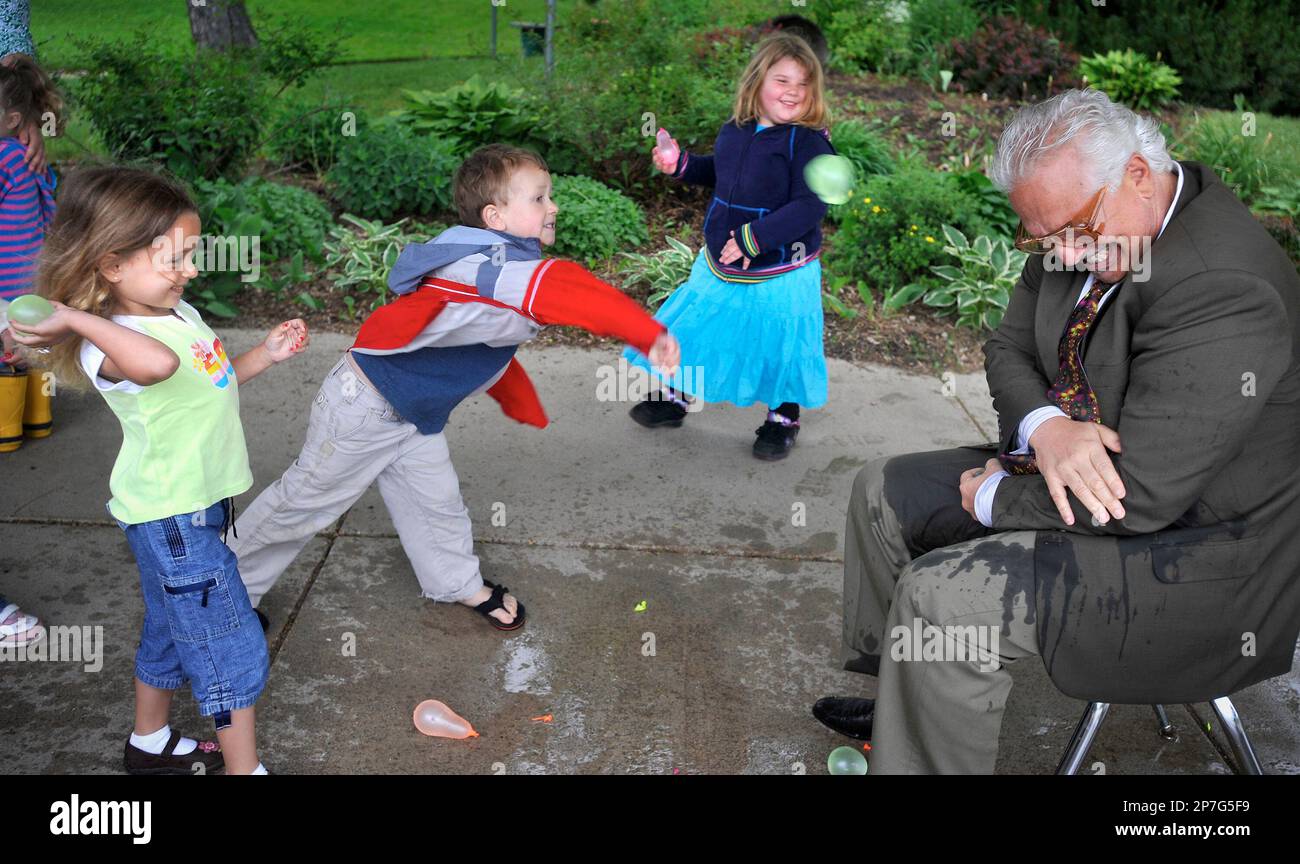 Gifford Elementary School fouryearold kindergarteners volley water