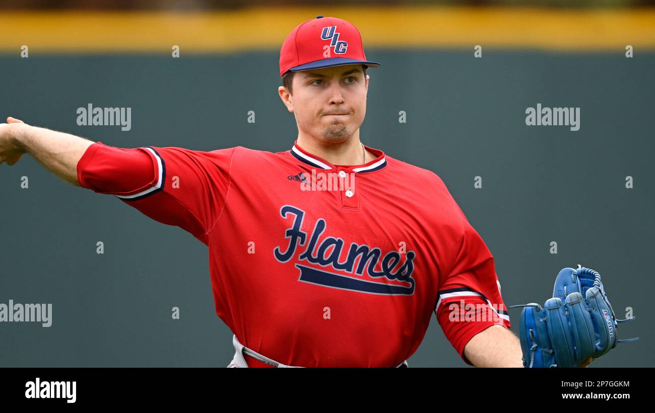 UI Chicago pitcher Matt Zahora (30) warms up for an NCAA baseball game