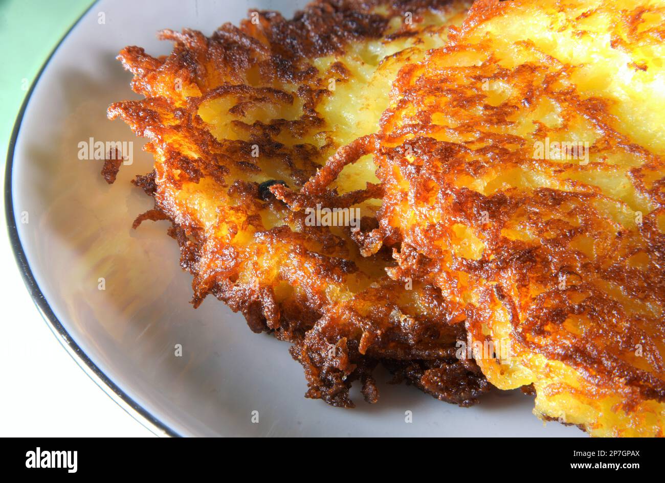 Reibekuchen. Einfach lecker und knusprig Stock Photo - Alamy