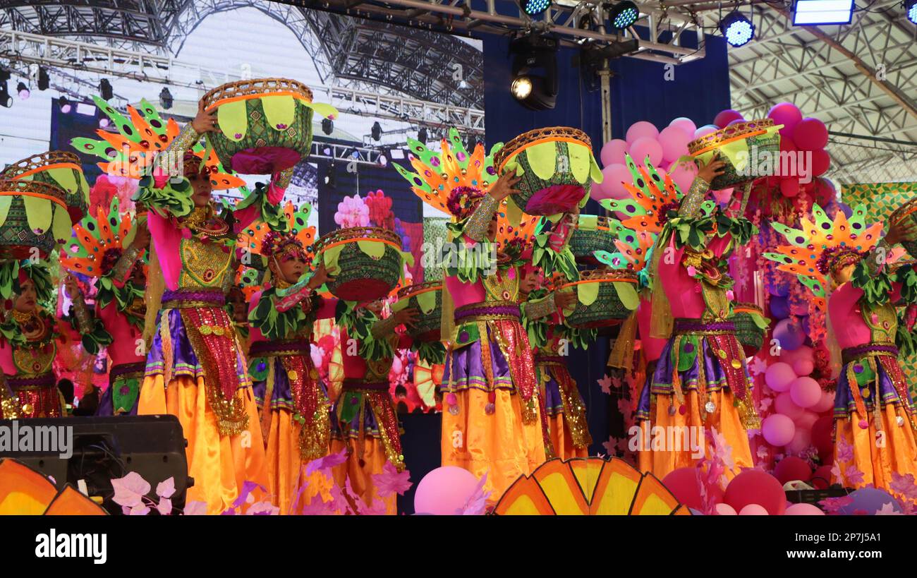 INTERNATIONAL WOMEN'S DAY DANCE PRESENTATION AT SORSOGON CITY BICOL PHILIPPINES Stock Photo