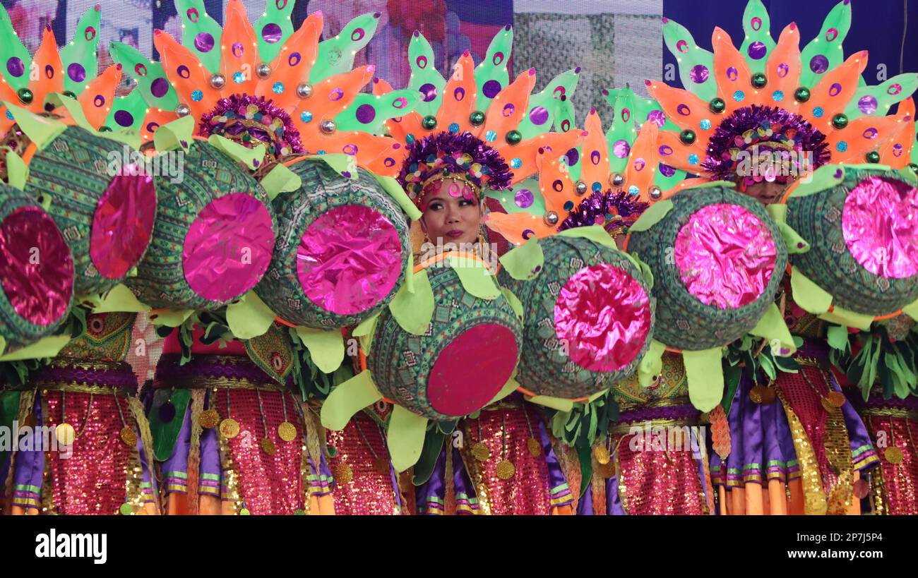 INTERNATIONAL WOMEN'S DAY DANCE PRESENTATION AT SORSOGON CITY BICOL PHILIPPINES Stock Photo