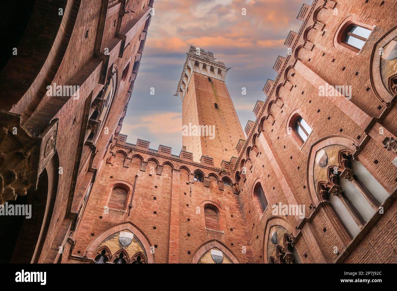 Palazzo Pubblico and Torre del Mangia piazza del campo in Siena in Tuscany, Italy Stock Photo