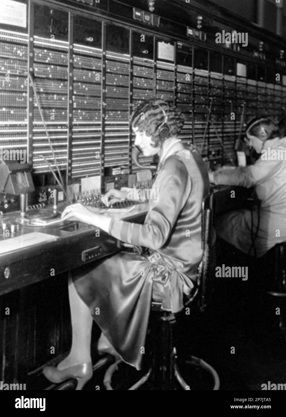 AMERICAN SWITCHBOARD OPERATORS about 1927 Stock Photo Alamy