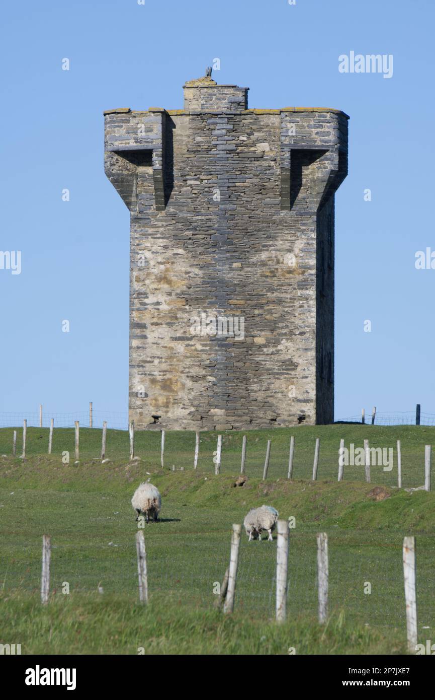 Túr Comharthaíochta an Málainn Bhig or Malin Beg Watchtower EIRE Stock Photo