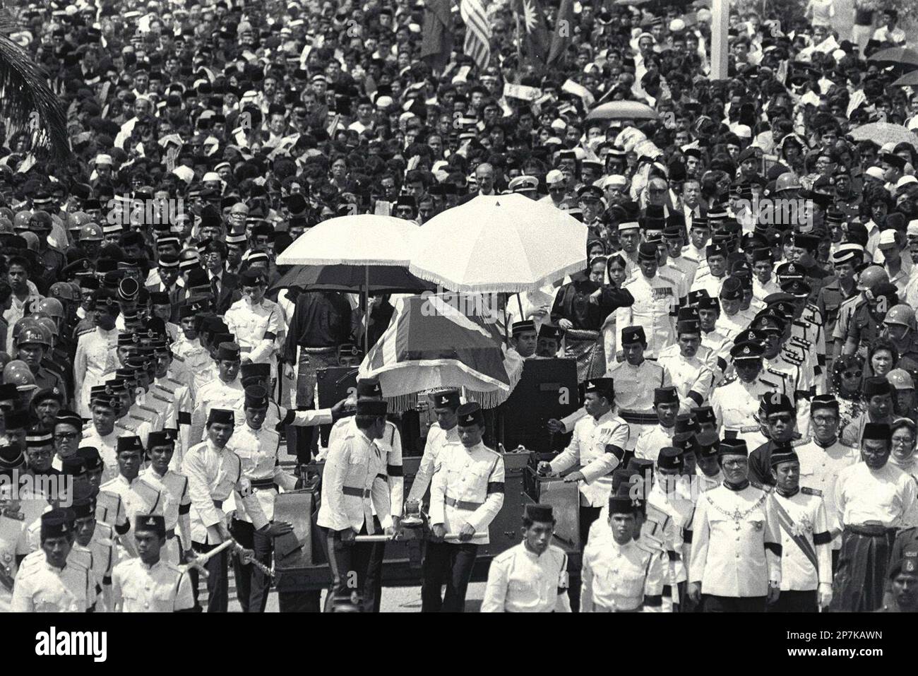 Funeral of the late Malaysian Prime Minister Tun Abdul Razak outside ...