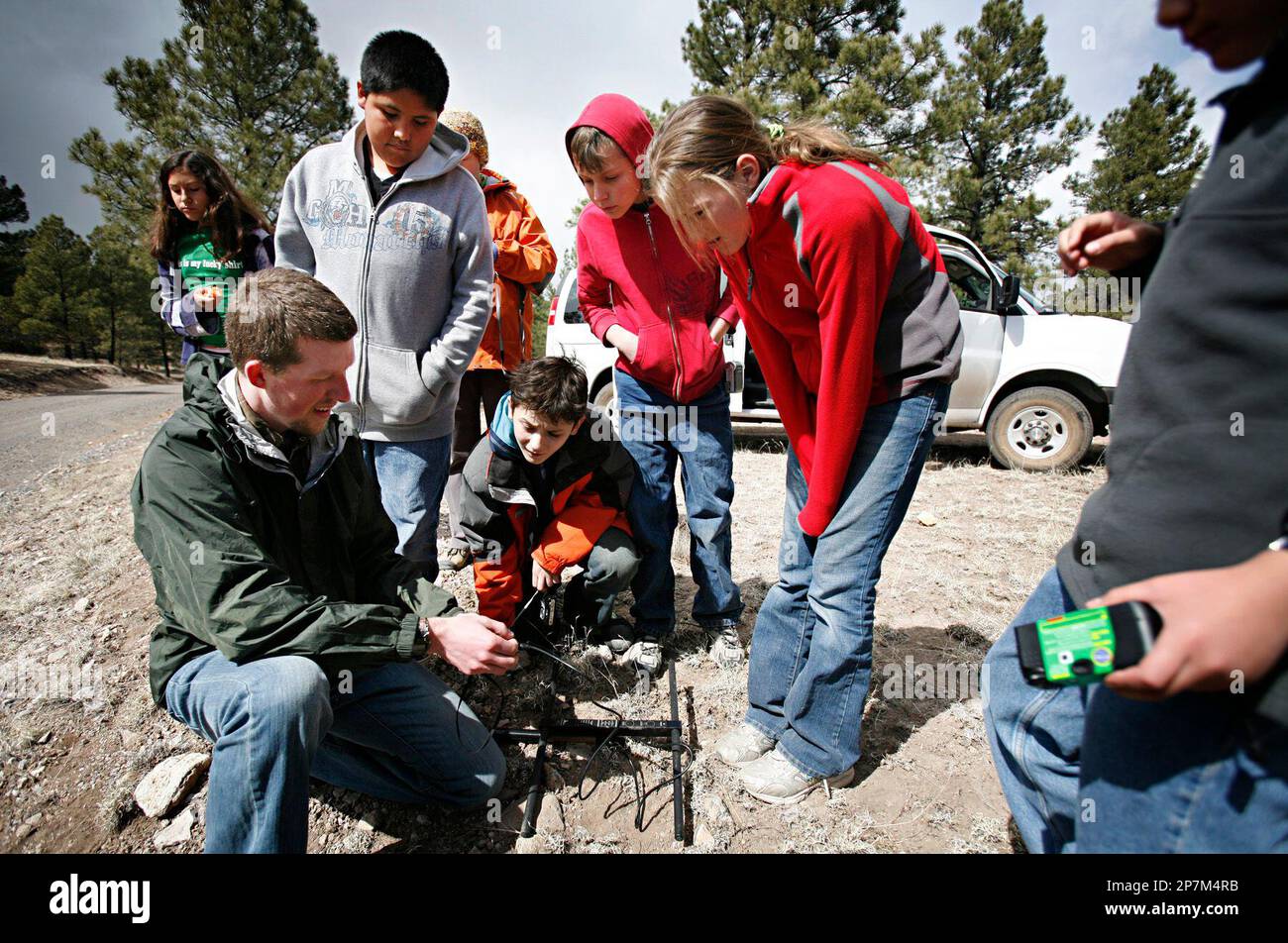 Students from Las Cruces watch New Mexico Game and Fish Mexican Wolf