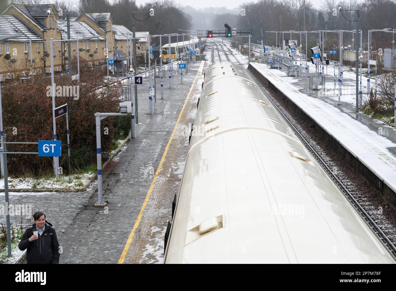 London UK, 8th March 2023.  UK Weather.   Heavy snowfall hit London on Wednesday, disrupting trains in and out of the capital as an Arctic blast sweeps the UK.. Credit: Xiu Bao/Alamy Live News Stock Photo