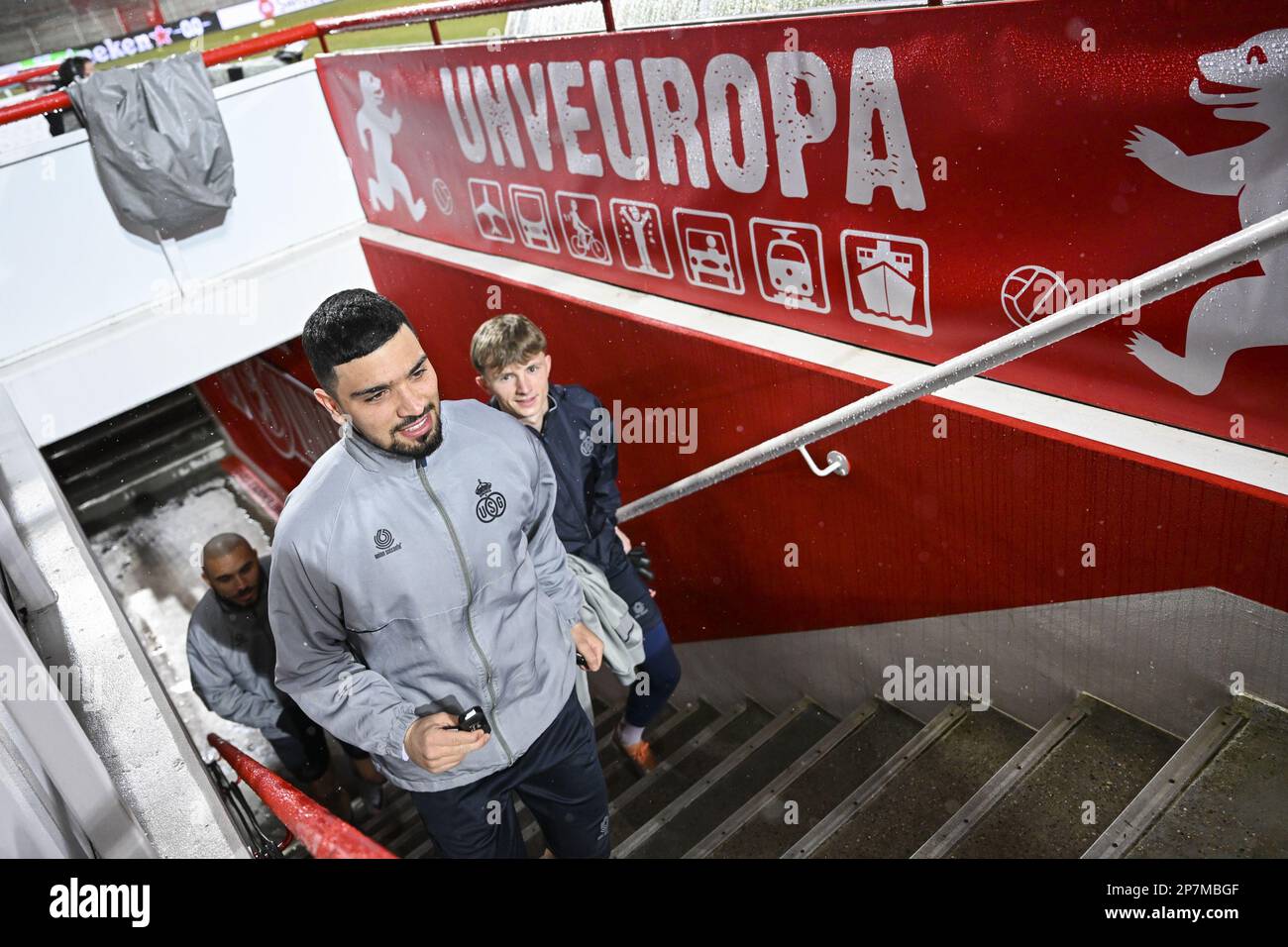 Union's Cameron Puertas Castro and Union's goalkeeper Joachim Imbrechts