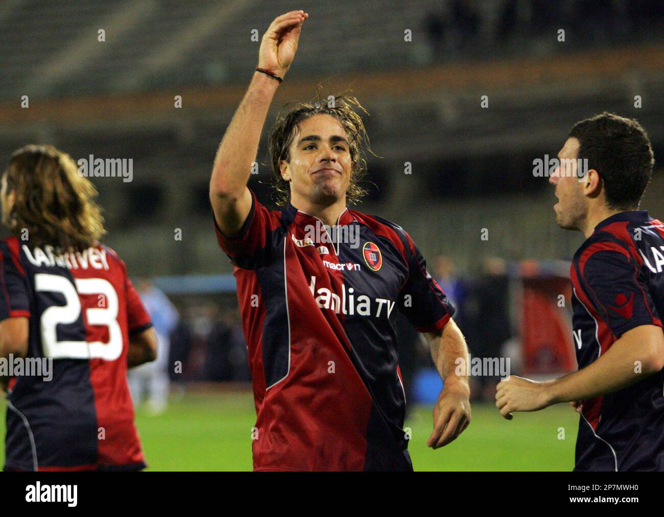 Cagliari's Alessandro Matri celebrates after scoring during a Serie A  soccer match between Cagliari and Napoli, in Cagliari, Italy, Saturday,  Dec. 12, 2009. The match ended 3-3. (AP Photo/Daniela Santoni Stock Photo -  Alamy, image size:1300x1013