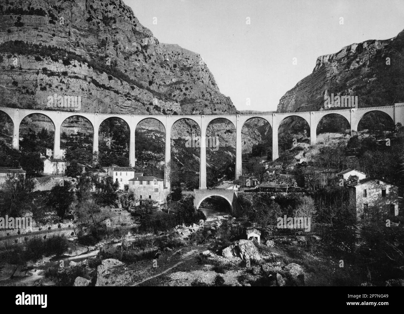 'English:  Old Central Railway Var. Bridge was destroyed by retreating German troops when on August 24, 1944. Only the pillars remain. Français :  Seules, les piles de l'ouvrage subsistent aujourd'hui.; between 1890 and 1905 date QS:P,+1500-00-00T00:00:00Z/6,P1319,+1890-00-00T00:00:00Z/9,P1326,+1905-00-00T00:00:00Z/9; Original image: Photochrom print (color photo lithograph) Reproduction number: LC-DIG-ppmsc-05051  from Library of Congress, Prints and Photographs Division, Photochrom Prints Collection        This image  is available from the United States Library of Congress's Prints and Photo Stock Photo