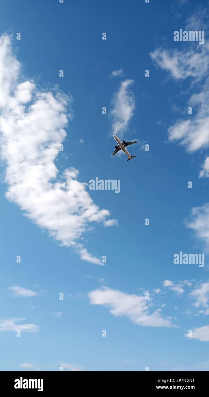 Airplane flying high among hi-res stock photography and images - Alamy