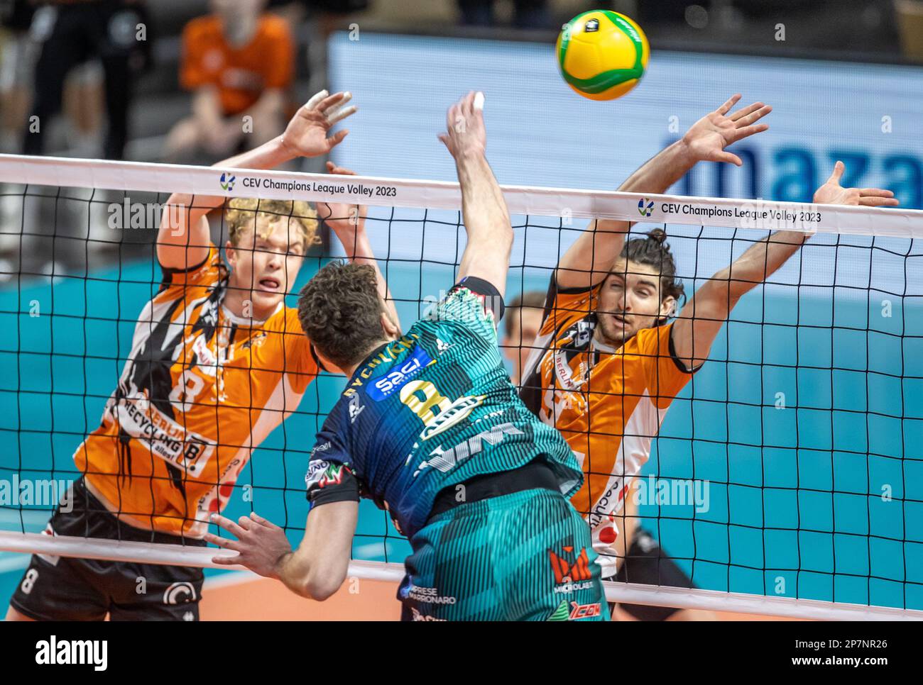 Berlin, Germany. 08th Mar, 2023. Volleyball, men: Champions League, Berlin  Volleys - VC Perugia, knockout round, quarterfinals, first leg,  Max-Schmeling-Halle. Kamil Rychlicki of VC Perugia plays the ball against  Berlin's Anton Brehme (
