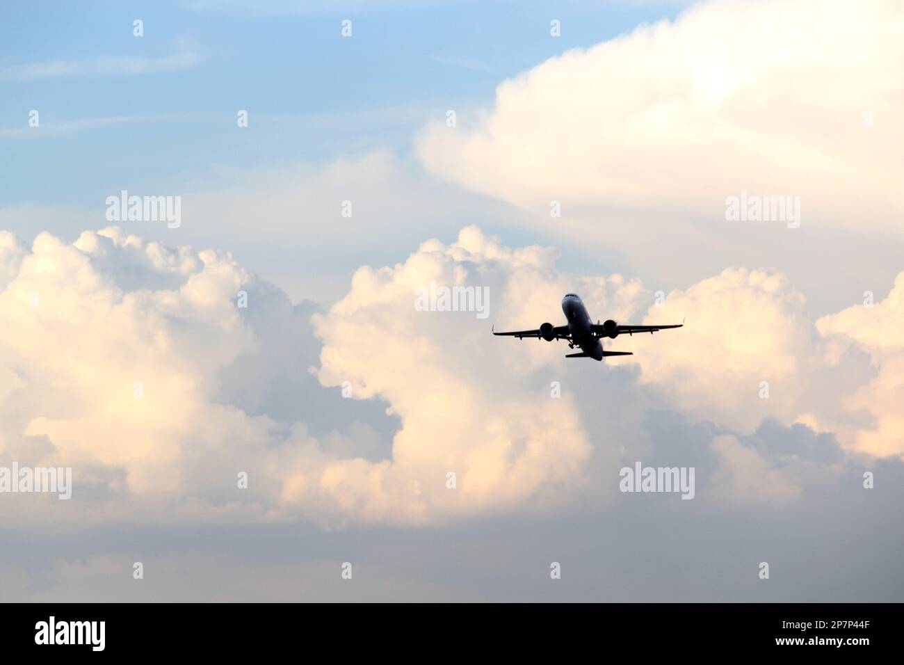 Airplane flying high among hi-res stock photography and images - Alamy
