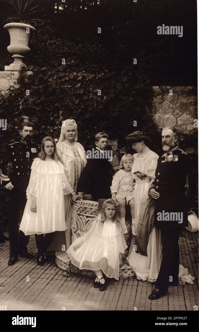 1906 c, ROMANIA: The King CAROL I ( first from left ) of ROMANIA ( 1839 - 1914 ) Prince von Hohenzollern - Sigmaringen , proclaimed King the in 1881 . Married in 1869 with  Elisabeth ( the old woman with white hair in this photo) Princess zu Wied (  1843 - 1916 ) , also know nown as the writer Carmen Sylva . Because King Carol had no male heirs, he named Ferdinand (1889) heir presumptive to the Romanian throne. In this photo  his nefew FERDINAND I ( Nando , the first from left in this photo ) ( 1865 - 1927 ) King from 1914 to 1927, married with  MARY ( future Queen MARIA of Romania , in this p Stock Photo