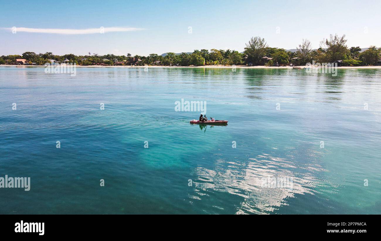 Boating and kayaking along the water's edge in Negril, Jamaica Stock Photo