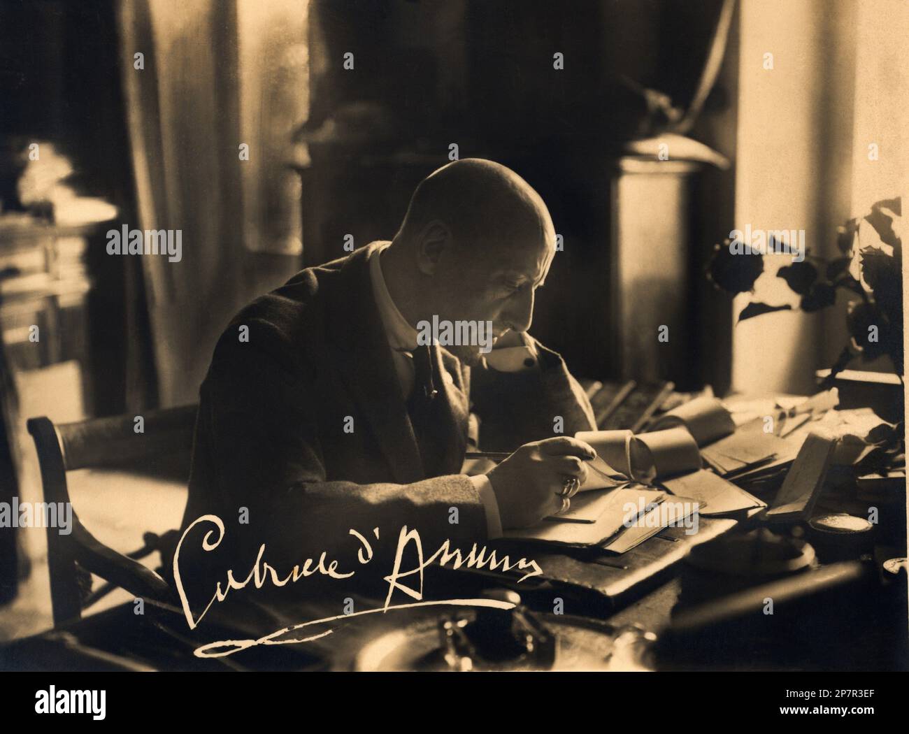 1925 c, ITALY : The italian poet , politician and writer GABRIELE D ...