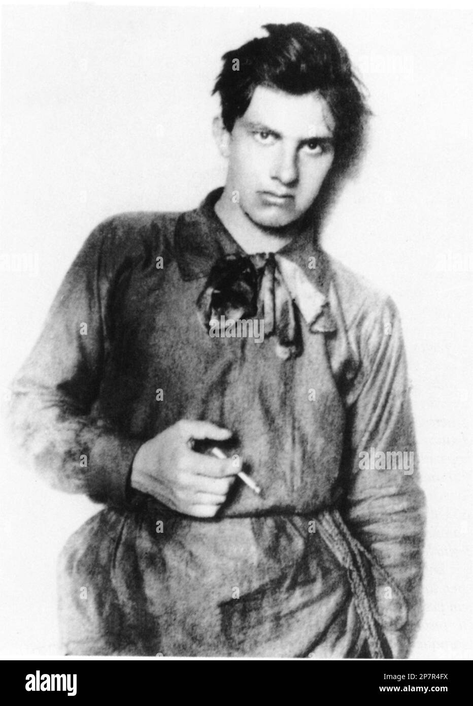 The Avantgarde russian poet , dramatist , actor and  writer VLADIMIR MAJAKOVSKIJ ( 1893 - 1930 ).  - LETTERATO - SCRITTORE - LETTERATURA - SCRITTRICE -  Literature - PORTRAIT - RITRATTO  - POET - POETA - POESIA - POETRY - ATTORE - TEATRO - THEATRE - CINEMA - AVANGUARDIA  - FUTURISM - FUTURISTA - FUTURIST - FUTURISMO - Maiakowski - maudit - bohemien - poeta maledetto  ----  Archivio GBB Stock Photo
