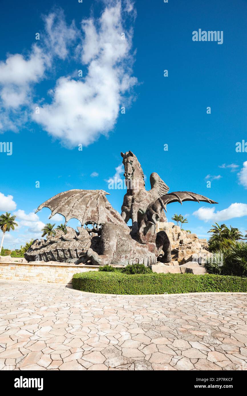 Gulfstream Park Pegasus and Dragon - Gulfstream Park Pegasus And Dragon Statue In Hallandale Beach South Florida 2P7RKCF