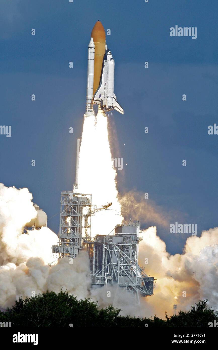 Space shuttle Atlantis lifts off from pad 39A at the Kennedy Space ...