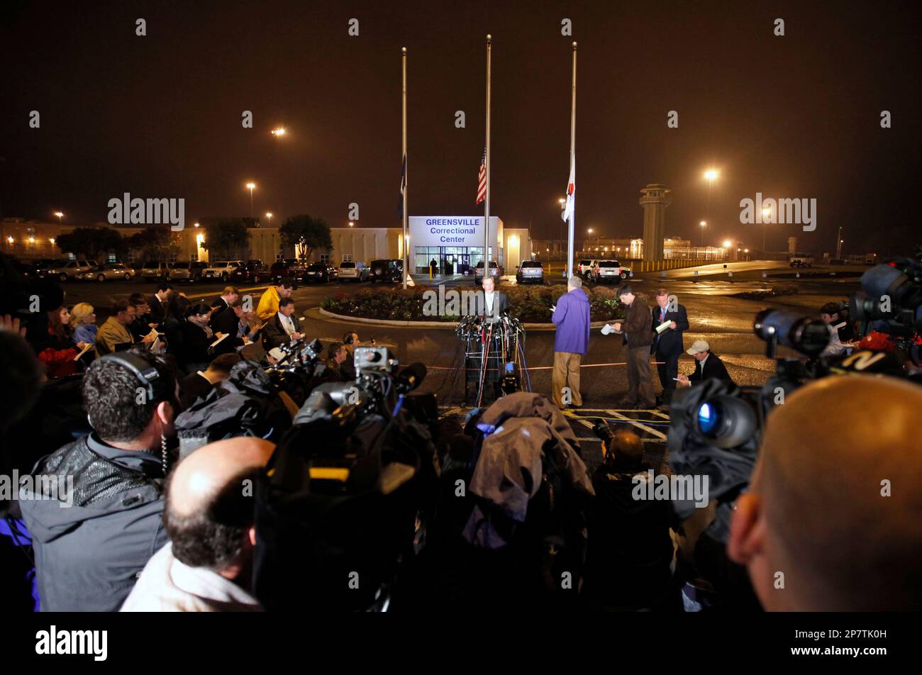 Virginia Department of Corrections spokesman Larry Traylor, at podium