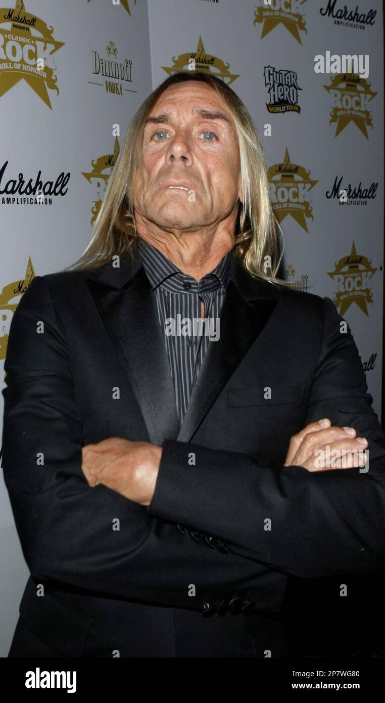 Tegenstander tegenkomen Het kantoor Iggy Pop arrives for the 2009 Classic Rock Roll Of Honour awards in London, Monday Nov. 2, 2009. Iggy Pop was chosen for 'Living Legend' status at the ceremony .(AP Photo/Matt Dunham Tegenstander tegenkomen Het kantoor Iggy Pop arrives for the 2009 Classic Rock Roll Of Honour awards in London, Monday Nov. 2, 2009. Iggy Pop was chosen for 'Living Legend' status at the ceremony .(AP Photo/Matt Dunham