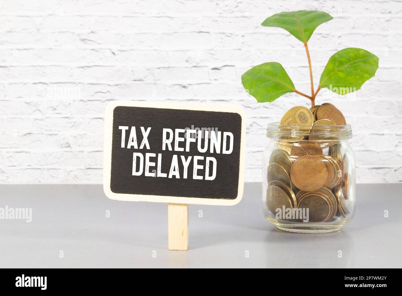 sticky-note-with-the-text-tax-refund-delayed-on-income-tax-form