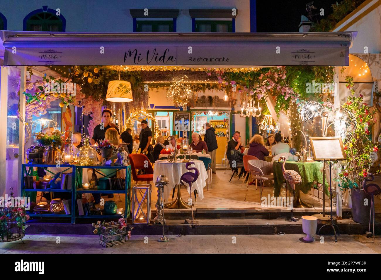 Illuminated and decorated Mi Vida restaurant at the promenade in Puerto de Mogan resort Stock Photo