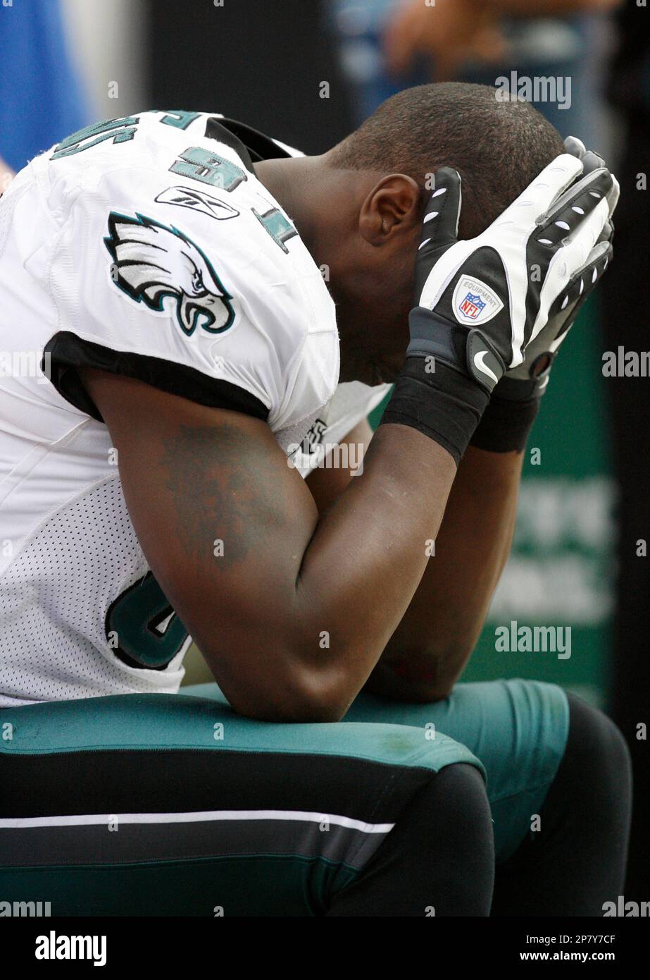 December 07, 2008: Philadelphia Eagles defensive end Chris Clemons (91)  during the Eagles 20-14 win over the Giants at Giants Stadium in East  Rutherford, NJ. (Icon Sportswire via AP Images Stock Photo - Alamy