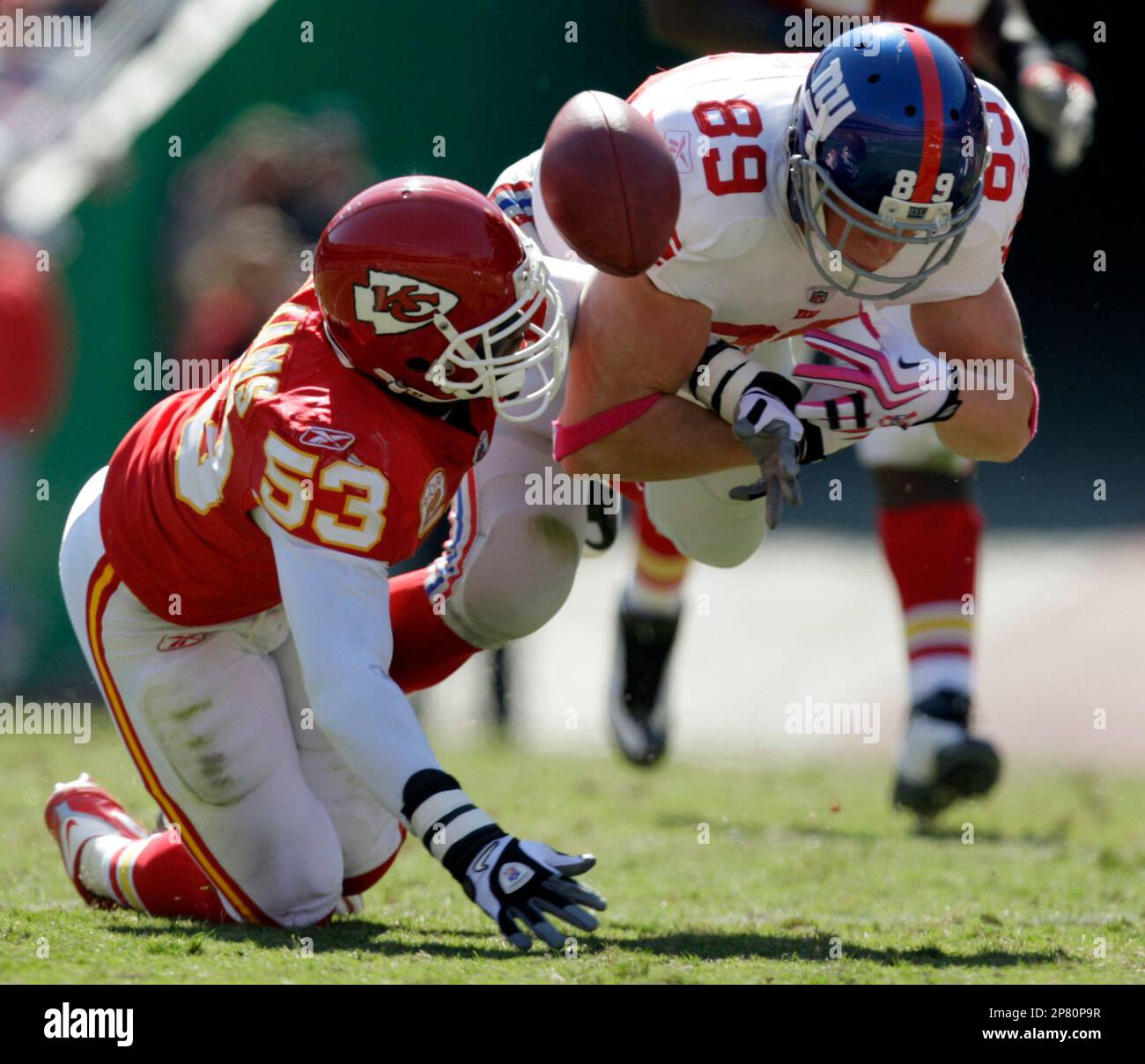 Kevin Boss New York Giants tight end Kevin Boss (89) tries to catch a ball that ...