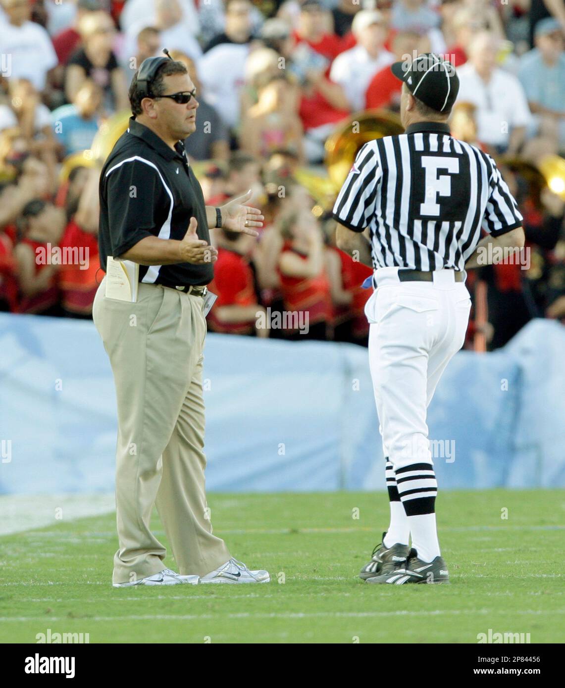 San Diego State head coach Brady Hoke talks with field judge Scott Monaco in the third quarter
