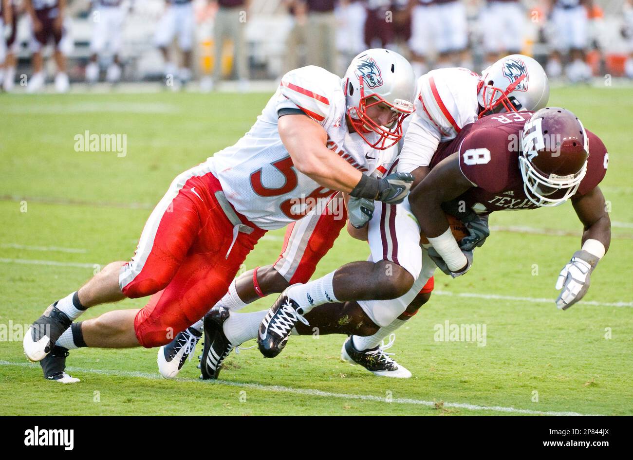 Texas A&M's Jeff Fuller (8) runs after a 6yard catch as New Mexico's