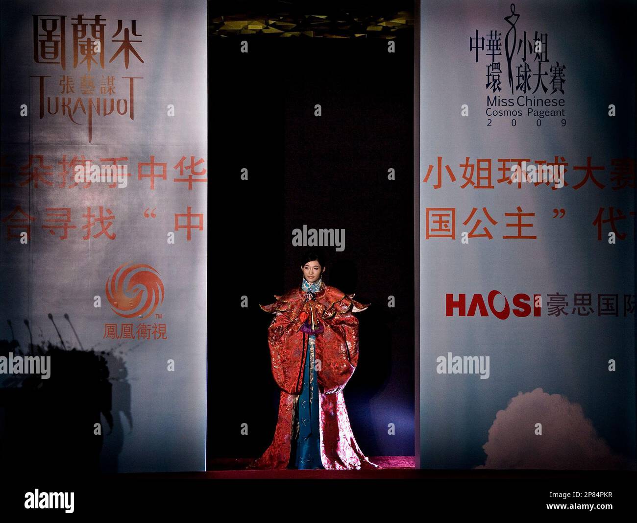 Li Ruoning, a contestant in the Miss Chinese Cosmos Pageant 2009 ...