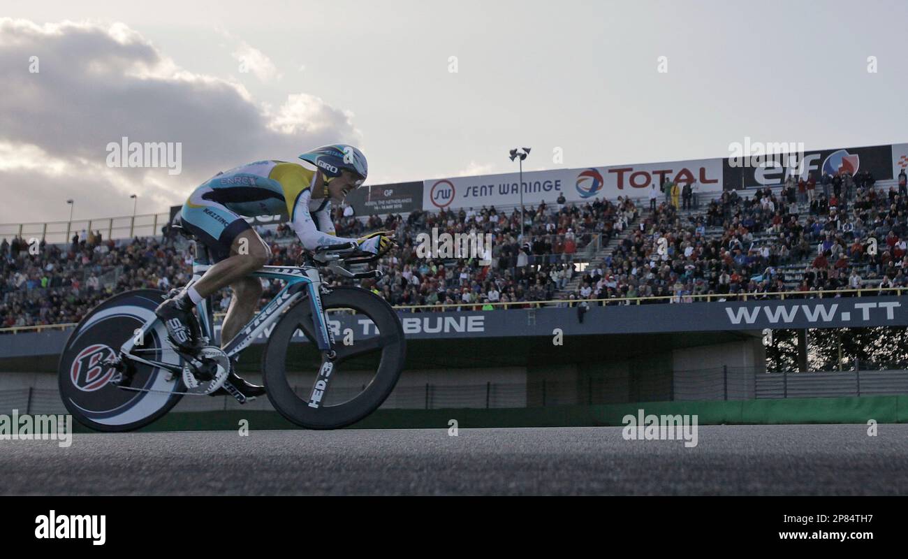 Alexander Vinokourov of Kazakhstan strains to take a seventh place during the first stage of the Spanish Vuelta cycling race, a 4.8-kilometer (3 mile) individual time trial in Assen, northern Netherlands, Saturday,
