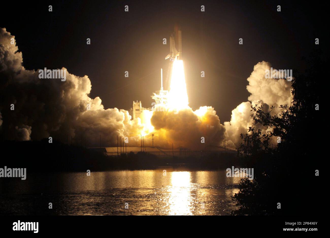 Space shuttle Discovery launches from the Kennedy Space Center at Cape ...