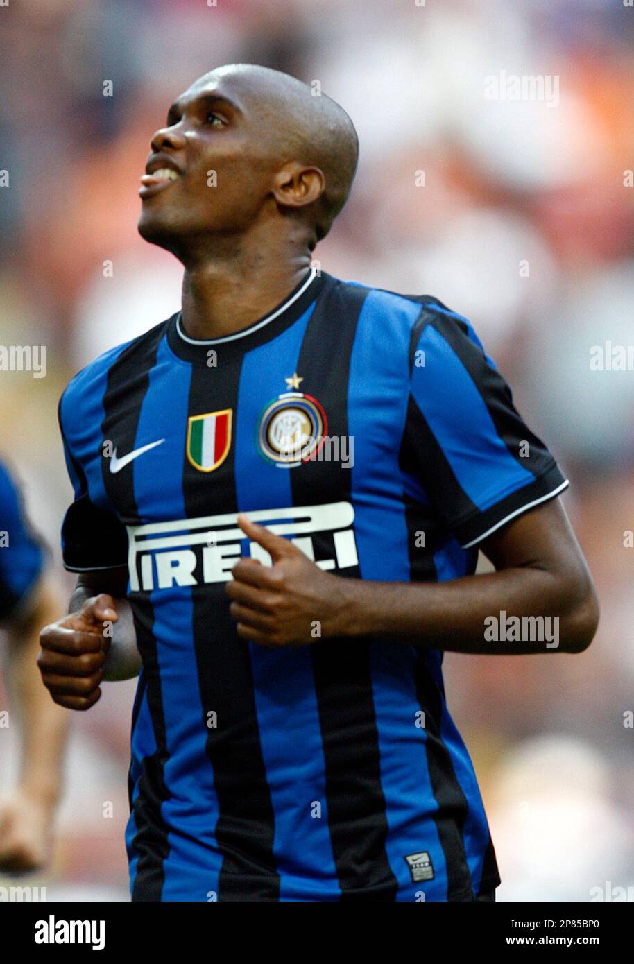 Inter Milan forward Samuel Eto'o of Cameroon reacts after scoring on a ...