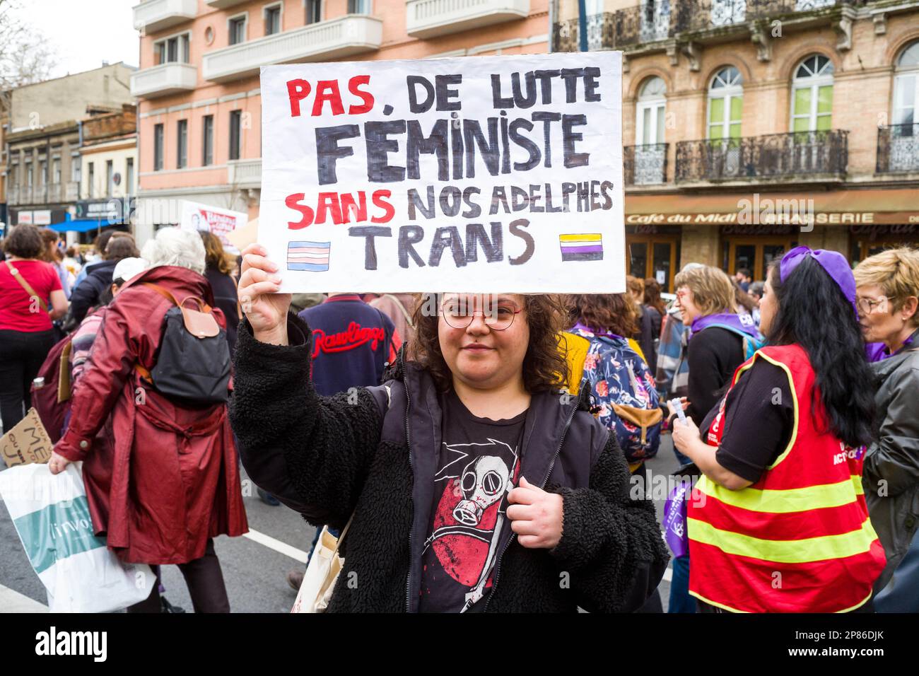 Toulouse, France. 08th Mar, 2022. A young woman with a placard, no