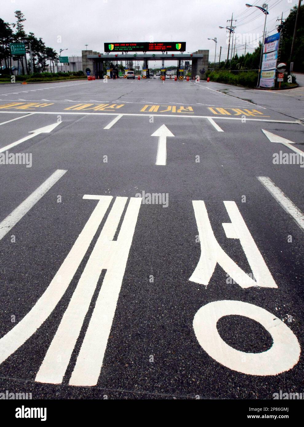 Sign letters reading North Korean city Kaesong are seen at the customs,  immigration and quarantine office in Paju, near the border village of the  Panmunjom (DMZ) that separates the two Koreas since, image size:989x1390