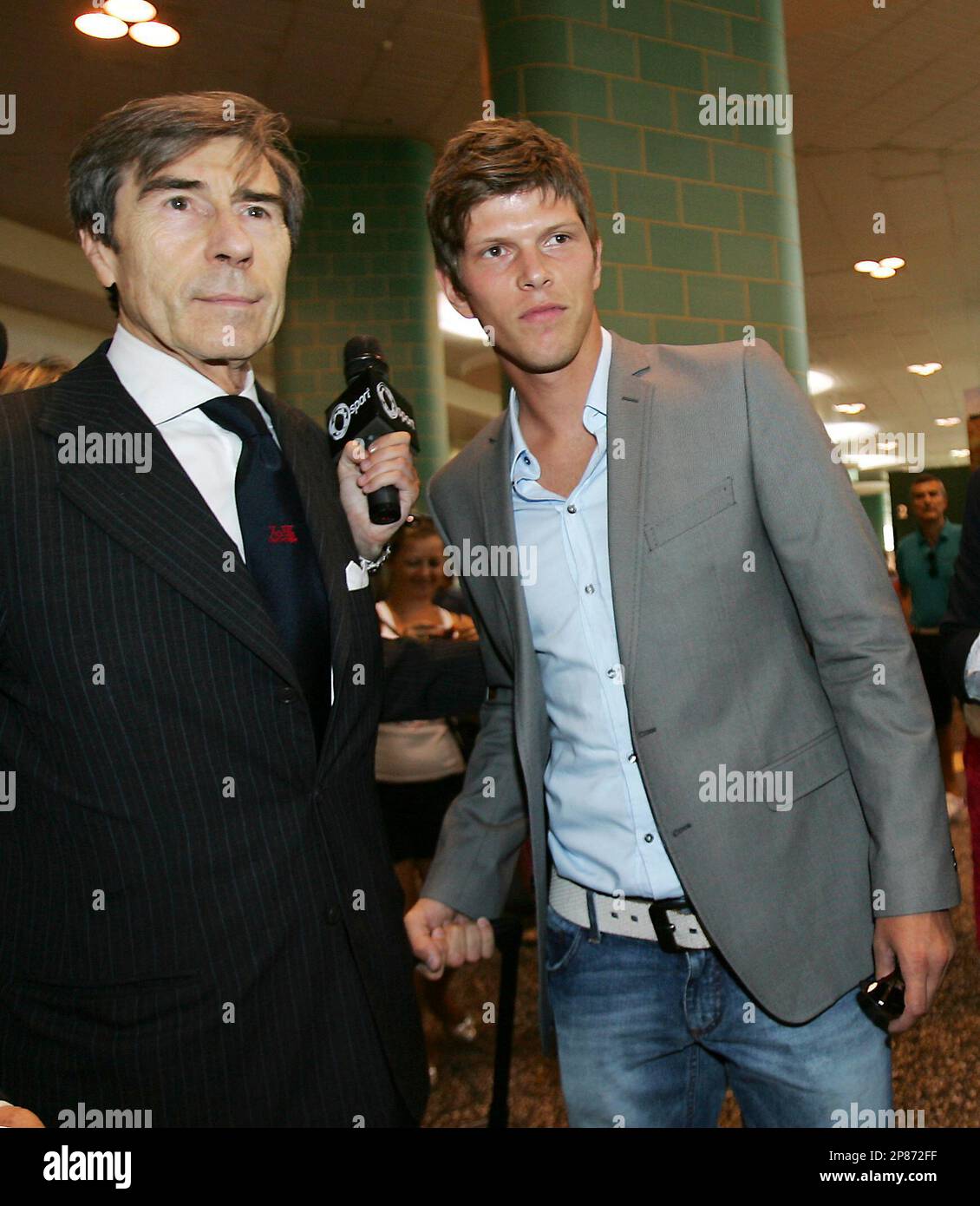 Klaas-Jan Huntelaar of the Netherlands is accompanied by AC Milan general  manager Ariedo Braida upon his arrival at the Milan Malpensa airport, near  Varese, northern Italy, Thursday, Aug 6, 2009. AC Milan