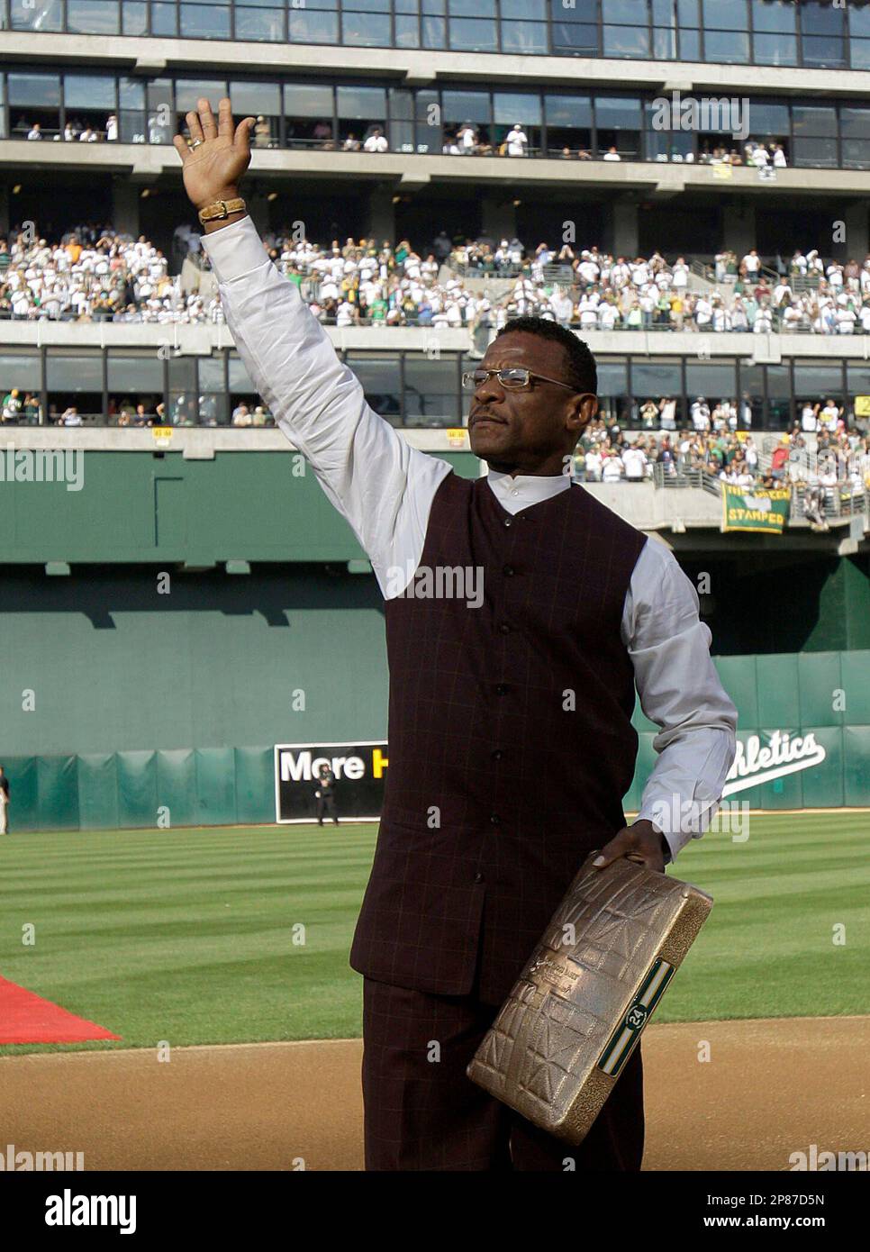 Oakland A's Rickey Henderson (24) during a game from his 1992 season with  the Oakland A's. Rickey Henderson played for 25 years with 9 different teams,  was a 10-time All-Star was inducted