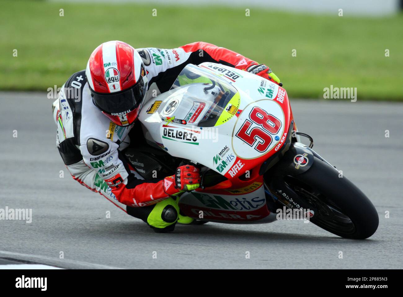 Metis Gilera's Italian MotoGP rider Marco Simoncelli takes the Melbourne  loop during practice at the British Motorcycle Grand Prix at the Donington  Circuit, in Donington, England, Saturday July 25, 2009. (AP Photo/Tom