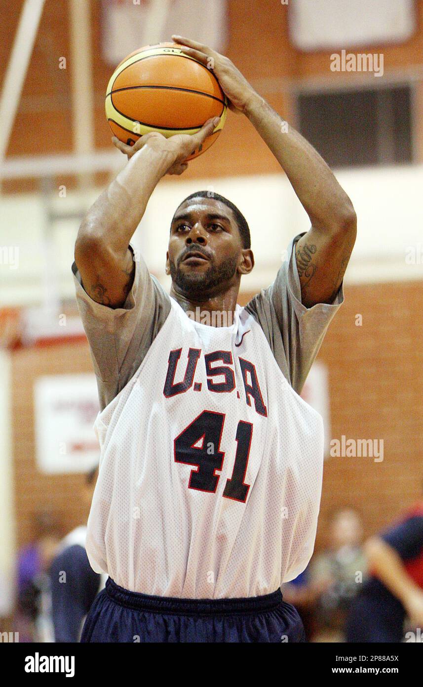 O.J. Mayo shoots during a USA basketball team practice at Valley High School  Thursday, July 23, 2009 in Las Vegas. (AP Photo/Isaac Brekken Stock Photo -  Alamy
