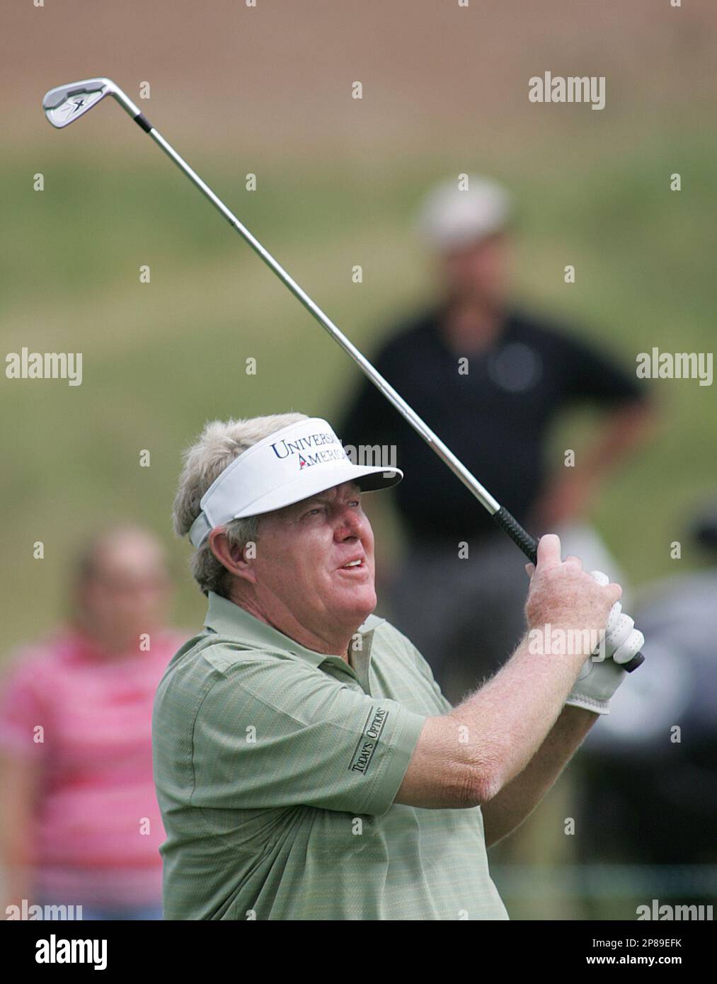 Andy Bean tees off on the 17th hole during the first round of the 3M  Championship golf tournament, Friday July 10, 2009, in Blaine, Minn. (AP  Photo/Andy King Stock Photo - Alamy