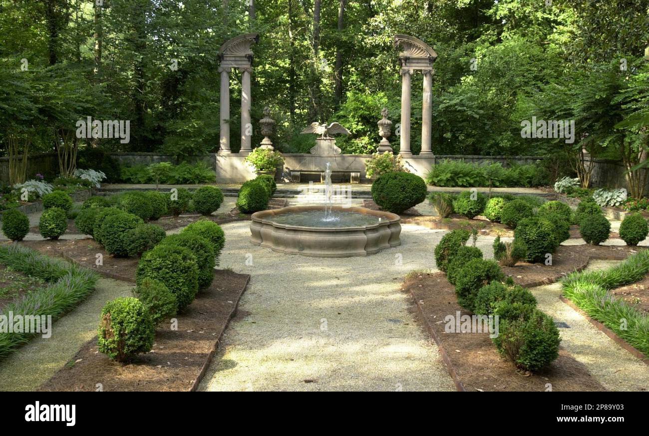 The Swan House's formal boxwood garden. (AP Photo/AJC Staff) /Atlanta